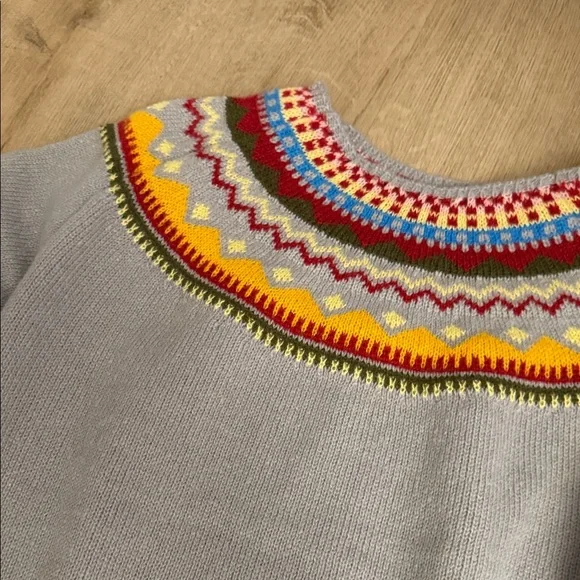 Amazon Women's Gray Sweater with Vibrant Patterns - Picture 5 of 7